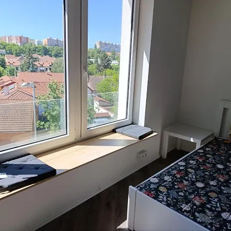 Apartment Brand New Penthouse #31 Near Center With Free Parking *