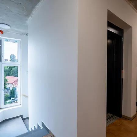 Brand New Penthouse #31 Near Center With Free Parking شقة
