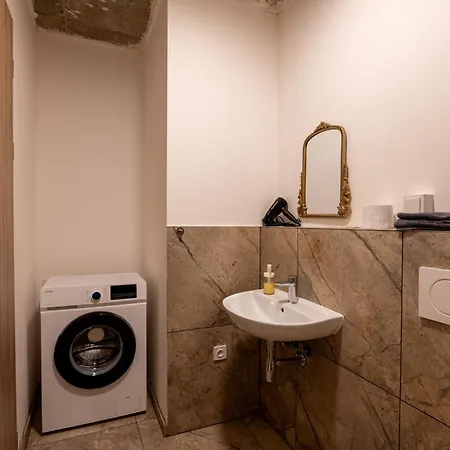 Brand New Penthouse #31 Near Center With Free Parking * براغ